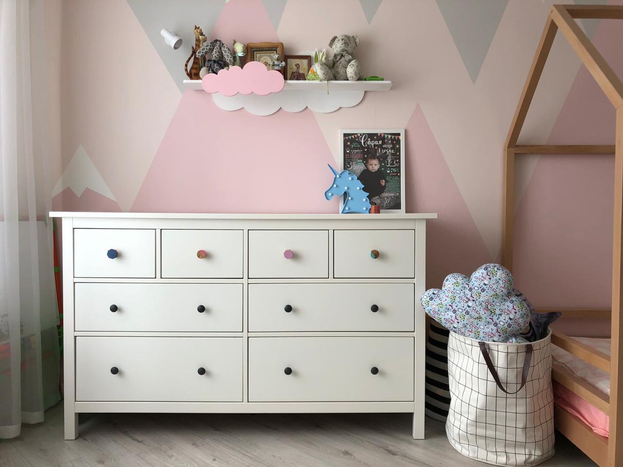 Pembe%20Dağ%20Çocuk%20Odası%20Duvar%20Kağıdı